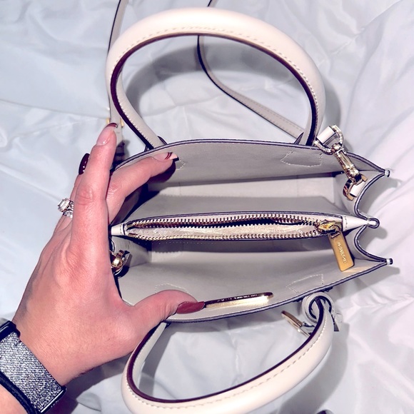 NWOT Small Michael Kors Handbag - Picture 2 of 3